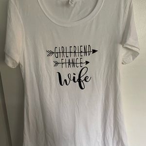 Girlfriend, Fiancé, Wife cute t-shirt size XL